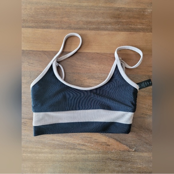 Beach Riot workout set - Picture 7 of 9